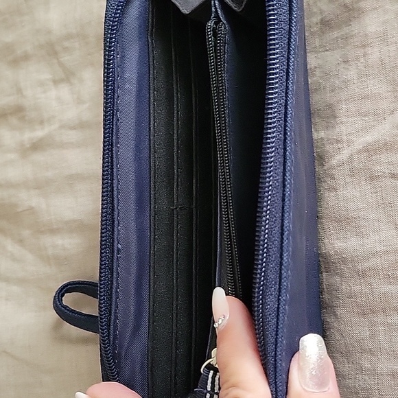 Nautica Navy Blue Wallet/Wristlet ID Safe RFID Protection 0 - Picture 5 of 11